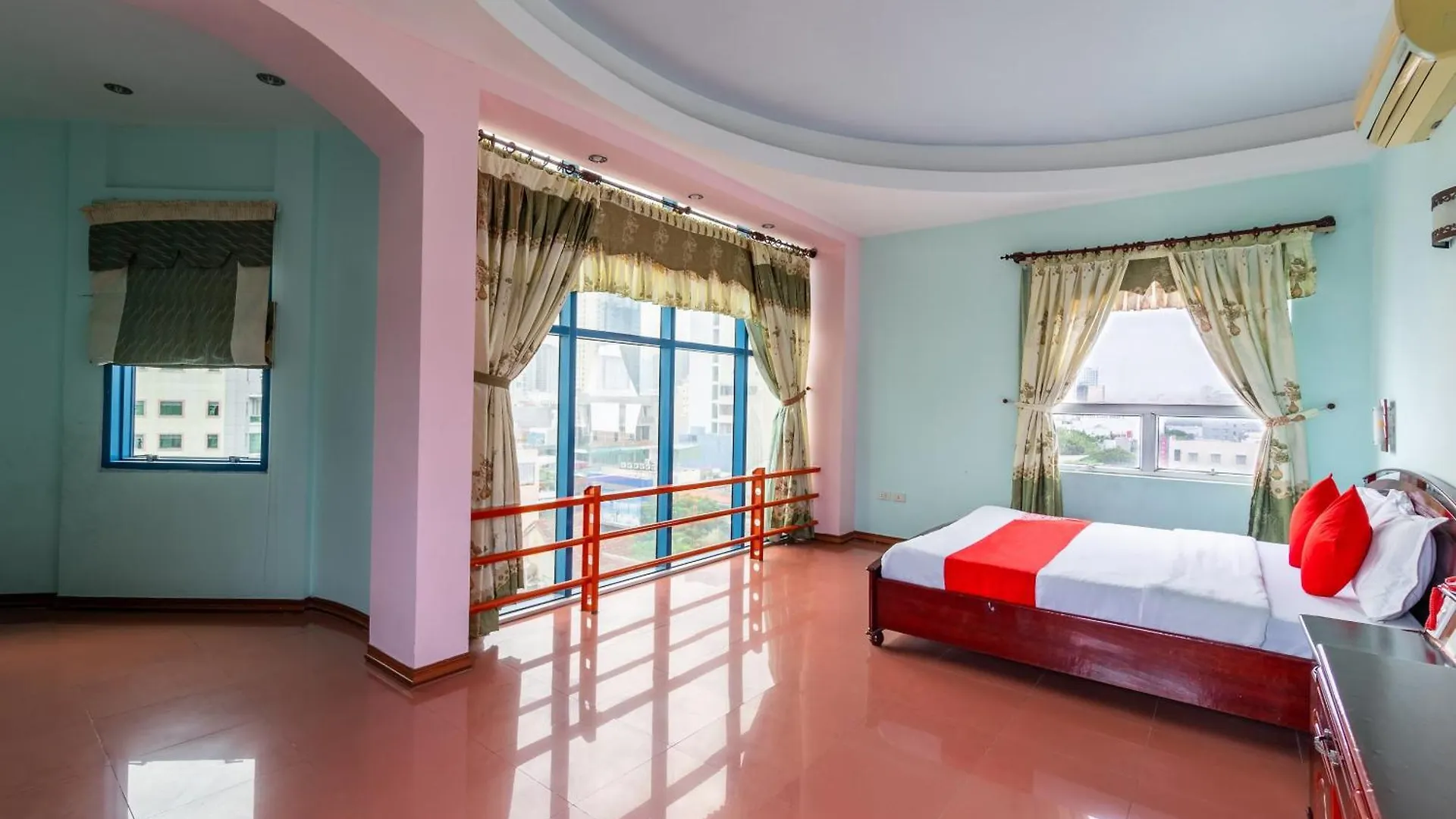 Hotel Super Oyo 266 Golden Gate Da Nang 2*,